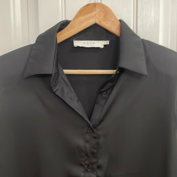 ASTR THE LABEL silky soft long sleeve black button down shirt. S - Picture 2 of 6
